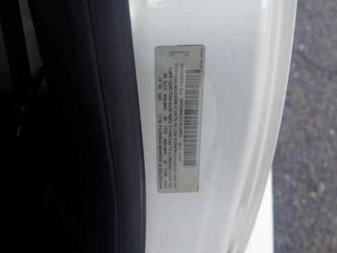 Used 2007 Volkswagen Beetle Triple White Edition FWD image 31