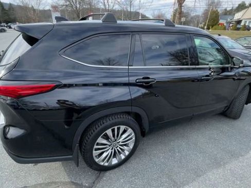 Used 2023 Toyota Highlander Platinum AWD/4WD image 8