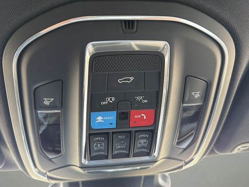 Used 2025 Jeep Wagoneer S Limited AWD/4WD image 29