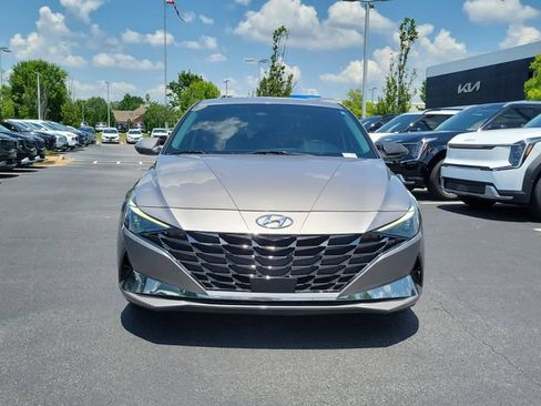 Used 2021 Hyundai Elantra Limited FWD image 2