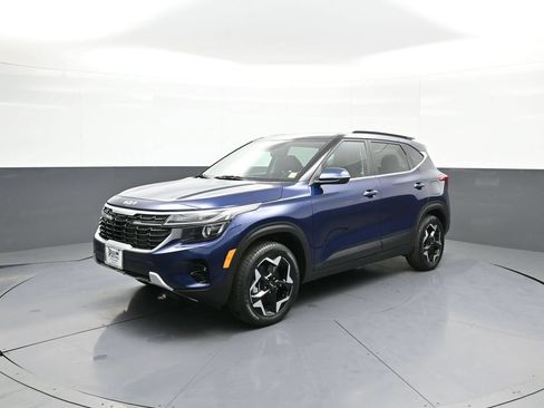 Certified 2025 Kia Seltos EX AWD/4WD image 1