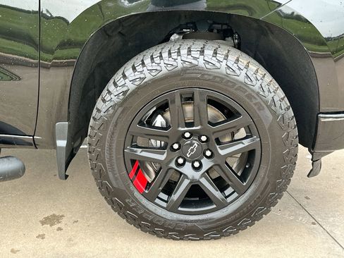 Used 2022 Chevrolet Silverado 1500 RST w/ Redline Edition AWD/4WD image 10