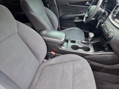 Used 2019 Kia Sorento L FWD image 19