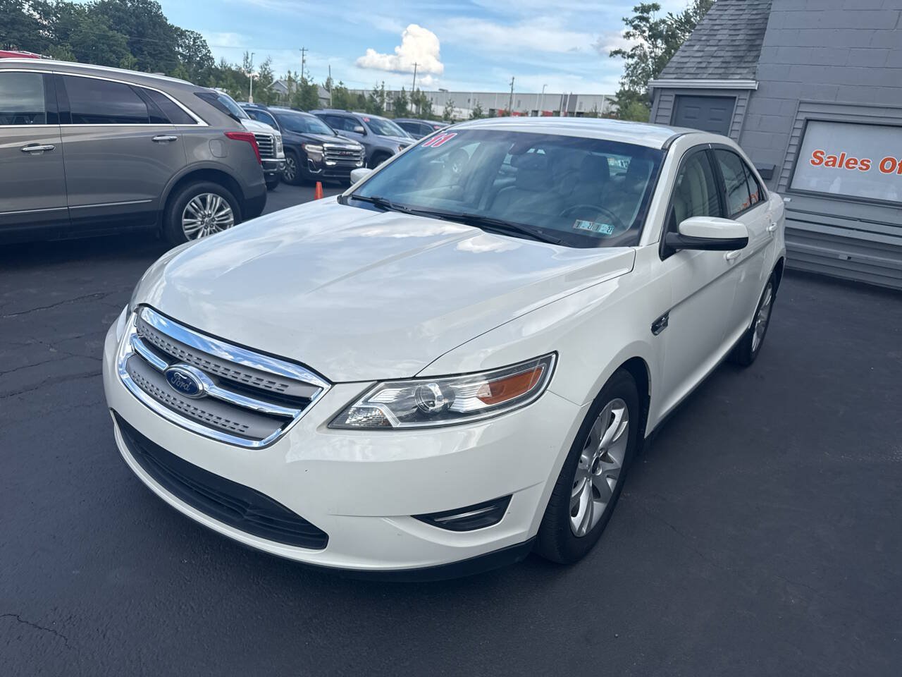 Used 2011 Ford Taurus SEL w/ 201A Rapid Spec Order Code AWD/4WD image 3