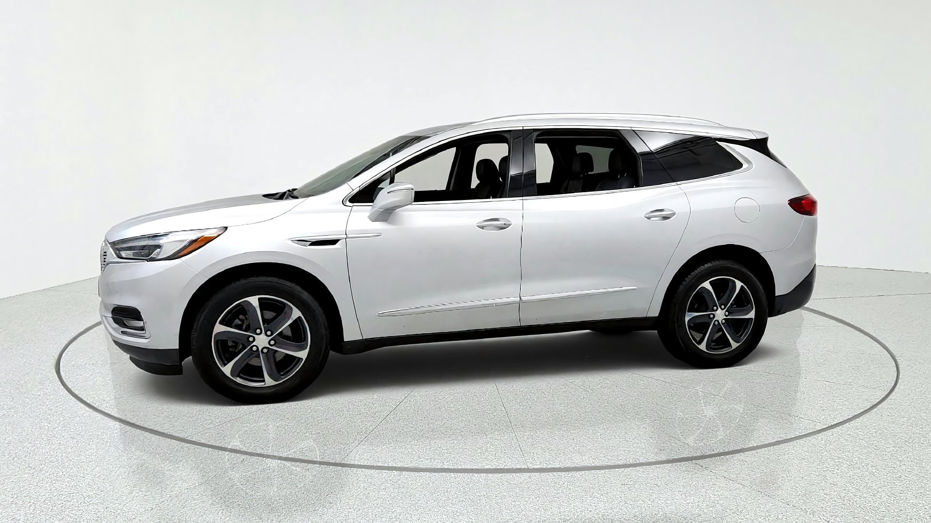 Used 2019 Buick Enclave Essence w/ LPO, Sport Appearance Package AWD/4WD image 2