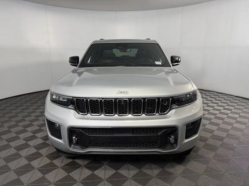 Used 2022 Jeep Grand Cherokee Overland w/ Adv Protech Group III AWD/4WD image 11