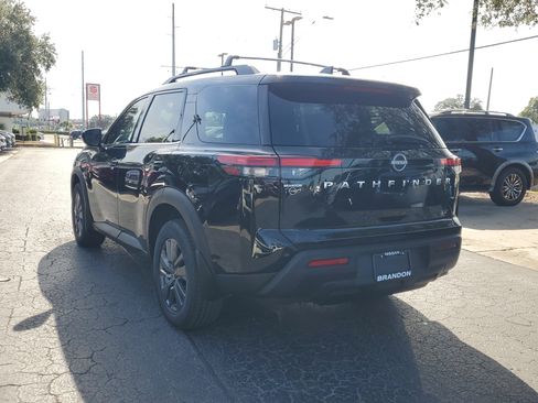 Used 2024 Nissan Pathfinder SV image 5