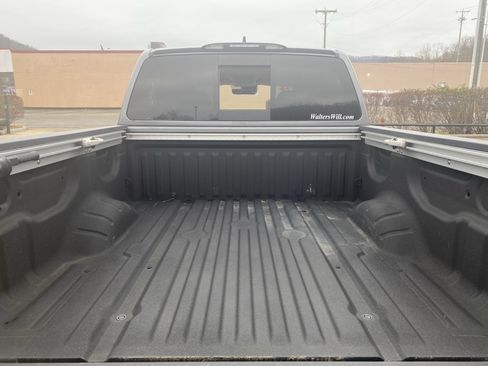 Used 2024 Nissan Titan SV w/ SV Convenience Package image 31