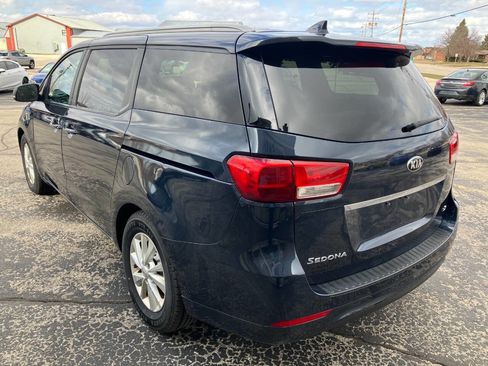 Used 2015 Kia Sedona LX w/ LX Convenience Package image 5