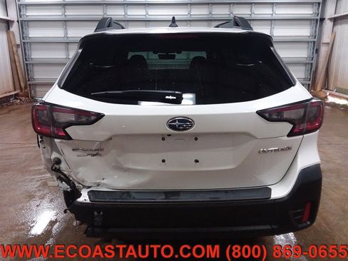 Used 2020 Subaru Outback Premium image 8