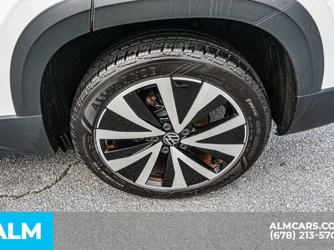 Used 2024 Volkswagen Taos SE FWD image 17