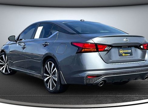 Used 2021 Nissan Altima 2.5 SR w/ SR Premium Package image 4