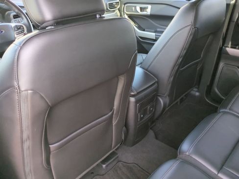 Used 2023 Ford Explorer XLT w/ Equipment Group 202A AWD/4WD image 18