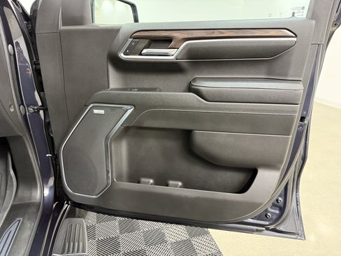 Used 2023 GMC Sierra 1500 SLT w/ SLT Premium Package image 36