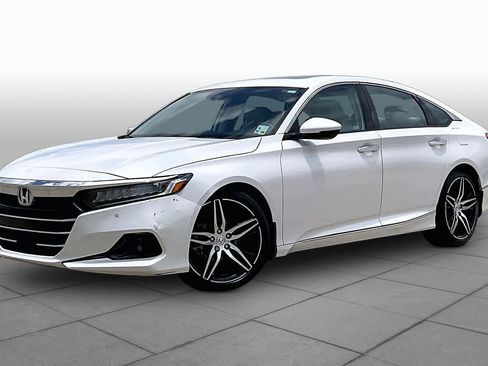 Used 2021 Honda Accord Touring image 2