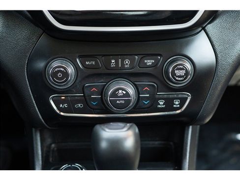 Used 2020 Jeep Cherokee Limited AWD/4WD image 9