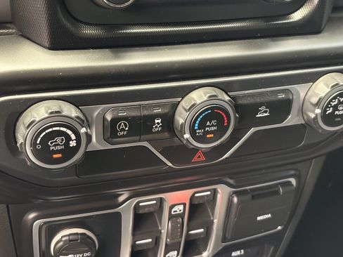 Used 2021 Jeep Wrangler Unlimited Sport AWD/4WD image 23