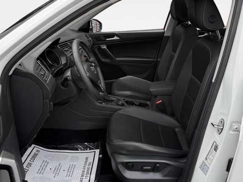 Used 2021 Volkswagen Tiguan SE w/ Panoramic Sunroof Package AWD/4WD image 11