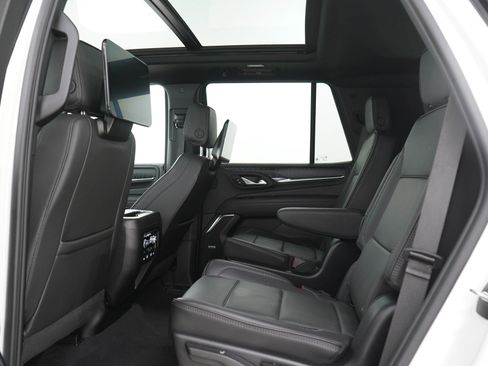Used 2024 GMC Yukon Denali w/ Advanced Technology Package AWD/4WD image 17
