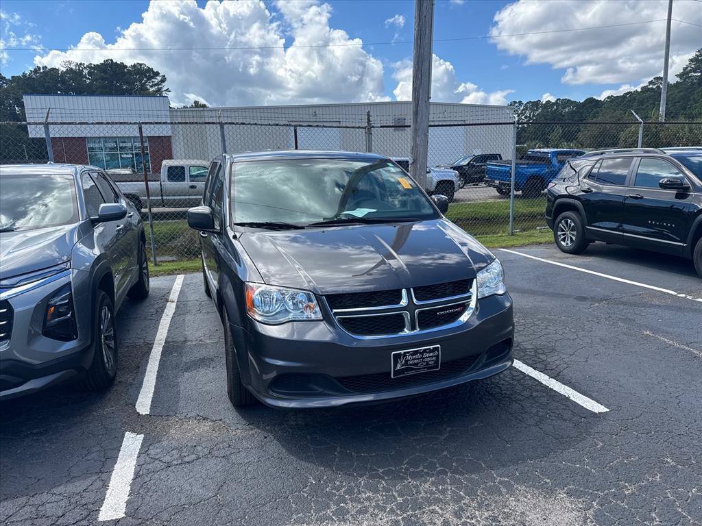 Used 2017 Dodge Grand Caravan SE FWD image 2