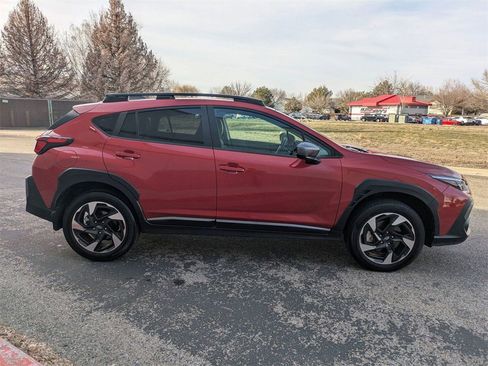 Used 2024 Subaru Crosstrek 2.5i Limited w/ Crosstrek Mirror Package image 3