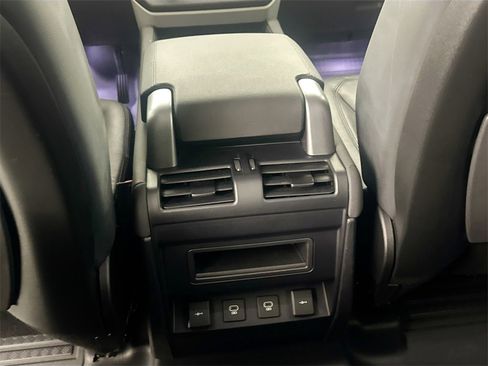 Used 2022 Land Rover Defender 110 S image 25