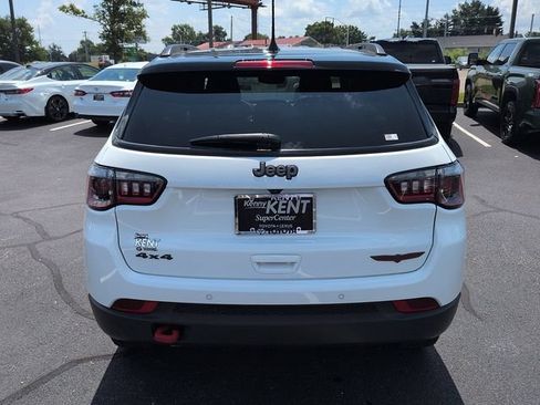 Used 2025 Jeep Compass Trailhawk AWD/4WD image 6