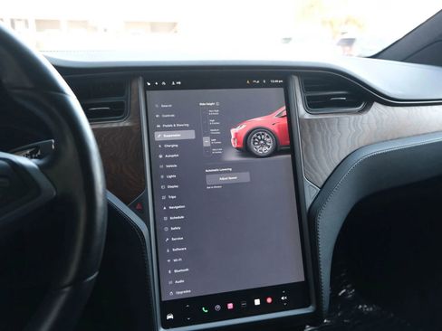 Used 2018 Tesla Model X 75D image 35