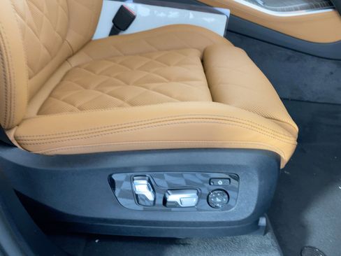 New 2026 BMW X5 xDrive40i w/ Climate Comfort Package image 32