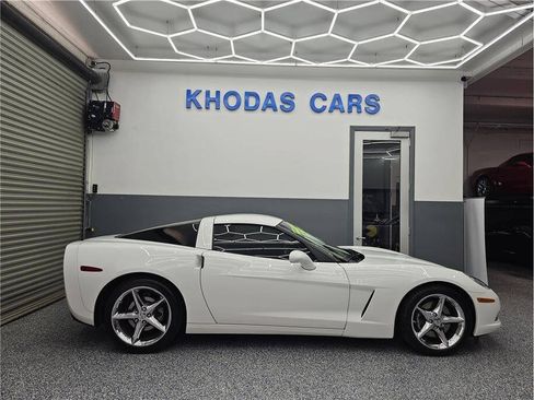 Used 2011 Chevrolet Corvette Coupe w/ Preferred Equipment Group RWD image 4