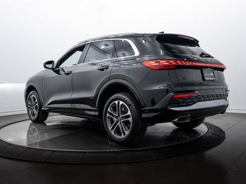 Certified 2025 Audi Q5 Premium w/ Convenience Package image 5