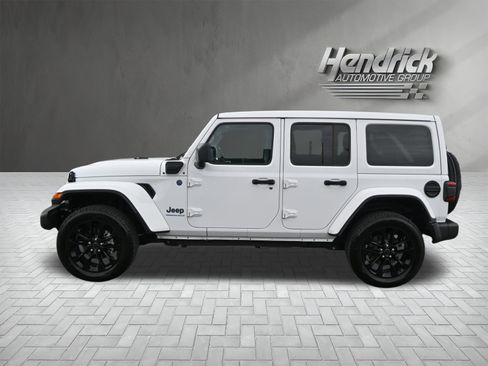 Used 2025 Jeep Wrangler Unlimited Sahara w/ Safety Group AWD/4WD image 7