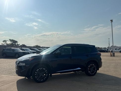 Used 2024 Nissan Rogue Platinum FWD image 12