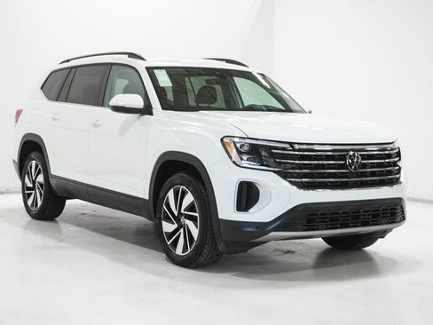 Used 2024 Volkswagen Atlas SE image 4