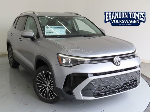 New 2025 Volkswagen Taos SE image 1