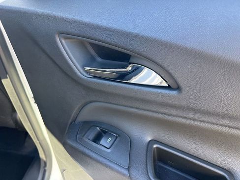 Used 2023 Chevrolet Equinox LT image 52