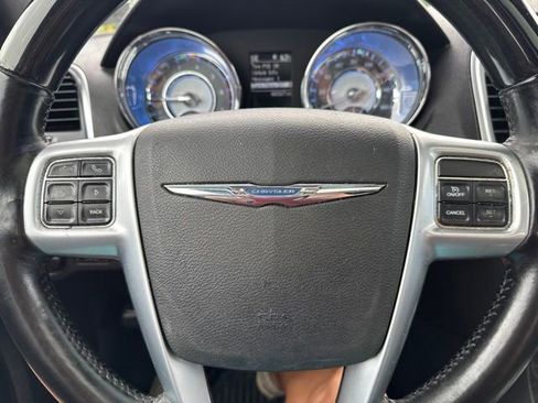 Used 2011 Chrysler 300 C RWD image 21