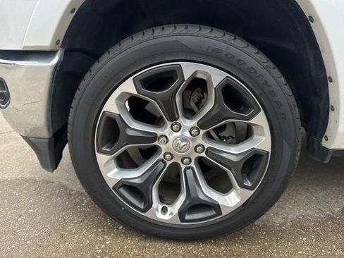 Used 2019 RAM 1500 Limited RWD image 9