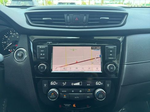 Used 2019 Nissan Rogue SV w/ Premium Package FWD image 15