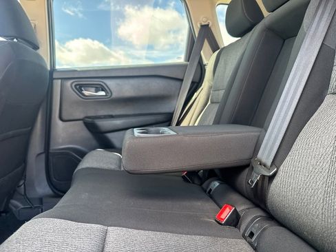 Certified 2025 Nissan Rogue SV FWD image 33