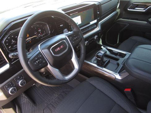 Used 2025 GMC Sierra 1500 Elevation image 15