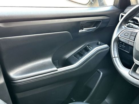 Used 2023 Toyota Highlander XLE FWD image 28