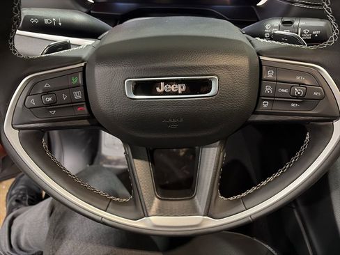 Certified 2024 Jeep Grand Cherokee Altitude image 16