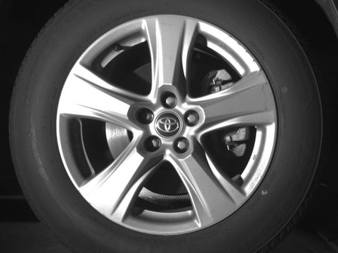 Used 2025 Toyota Highlander LE FWD image 16