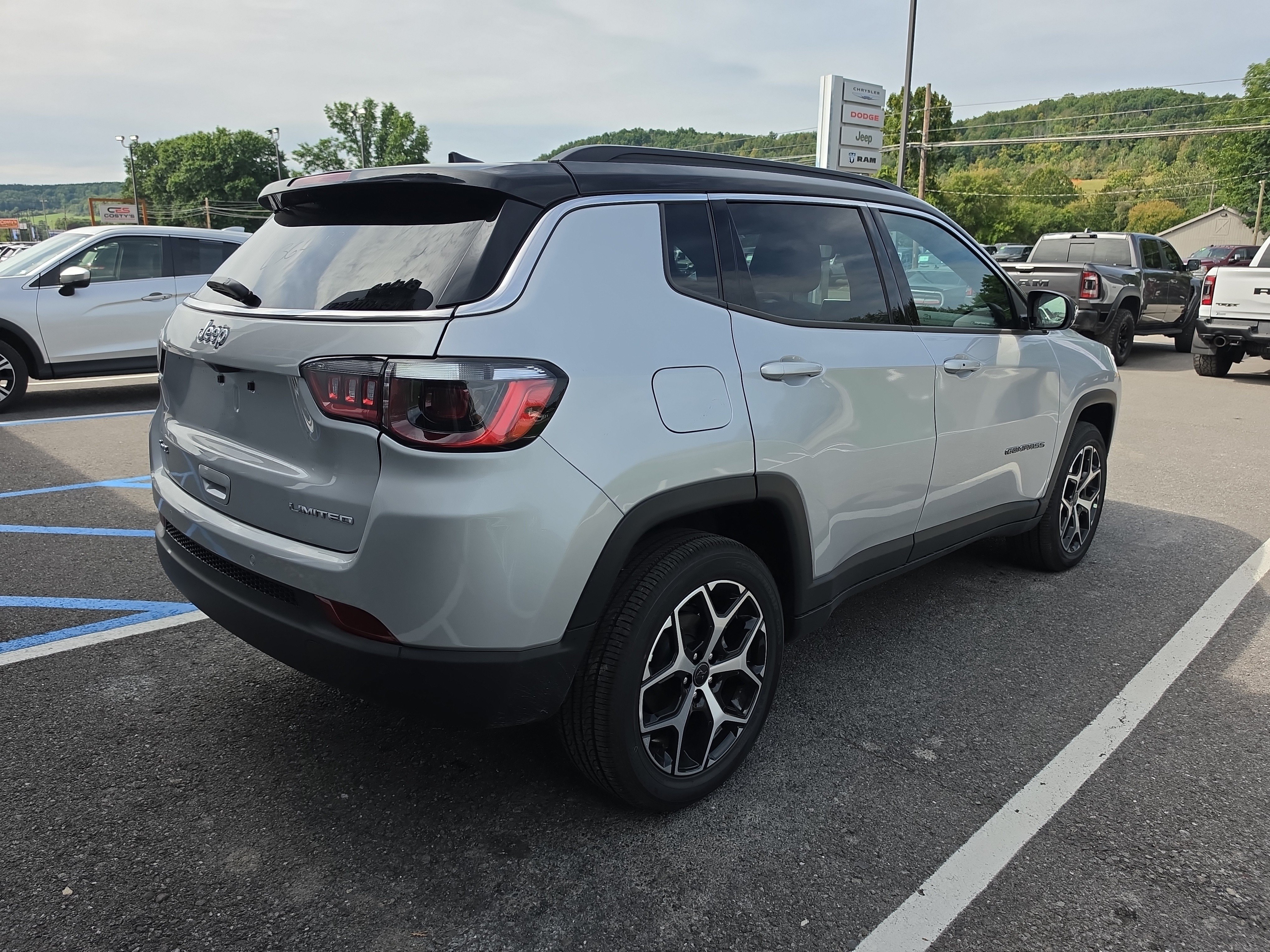 New 2026 Jeep Compass Limited AWD/4WD image 3