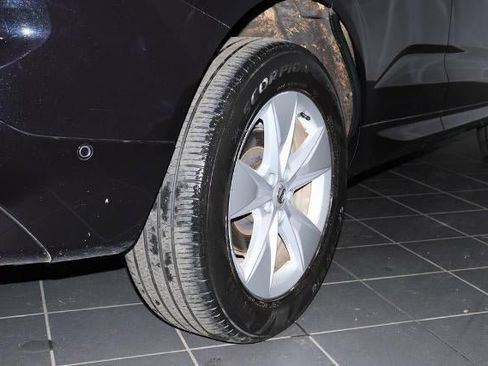 Used 2022 Volvo XC60 B5 Momentum image 12