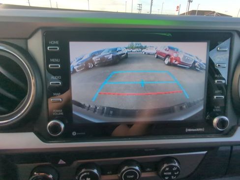 Used 2020 Toyota Tacoma SR5 AWD/4WD image 18