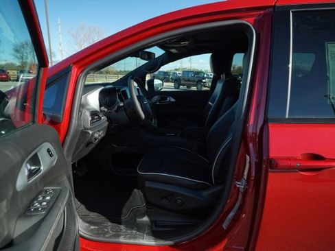 New 2026 Chrysler Pacifica Limited w/ Uconnect Theater Family Group image 13