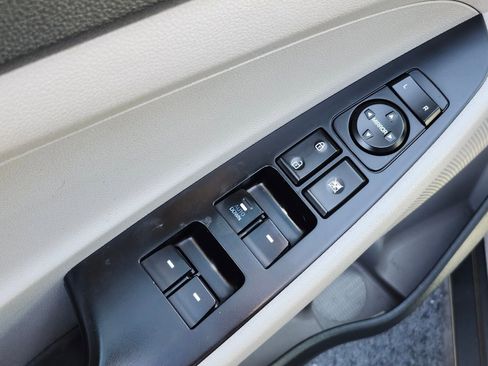 Used 2018 Hyundai Tucson SE w/ Cargo Package image 17