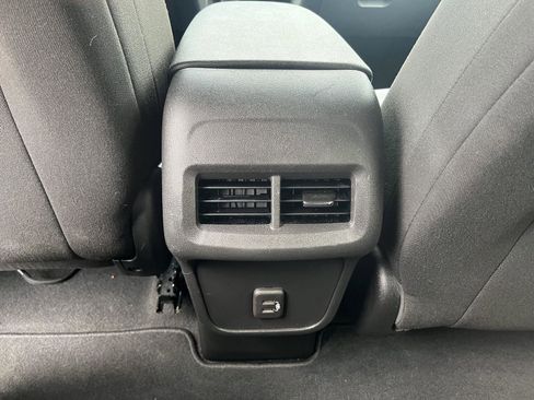 Used 2023 Chevrolet Equinox LS image 29